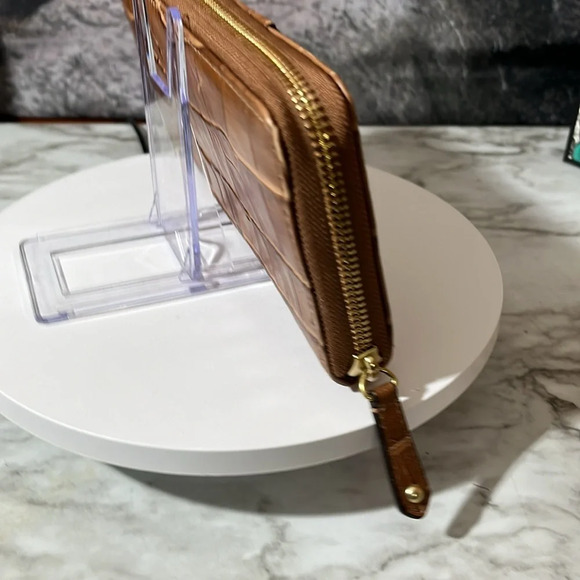 COACH CAYMAN EMBOSSED TAN LEATHER ZIPPY WALLET IN EUC - Picture 5 of 14